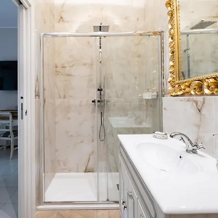 Elegant Fully Equipped In Center Of Perugia,parking *