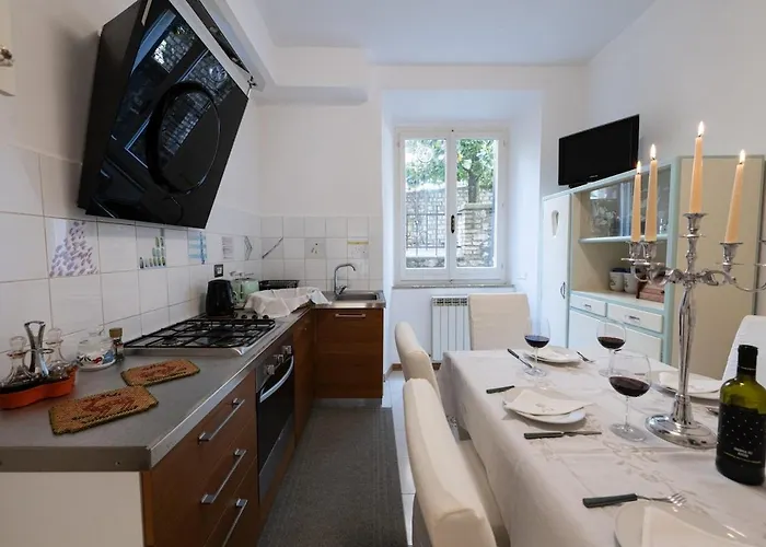 Elegant Fully Equipped In Center Of Perugia,parking Перуджа