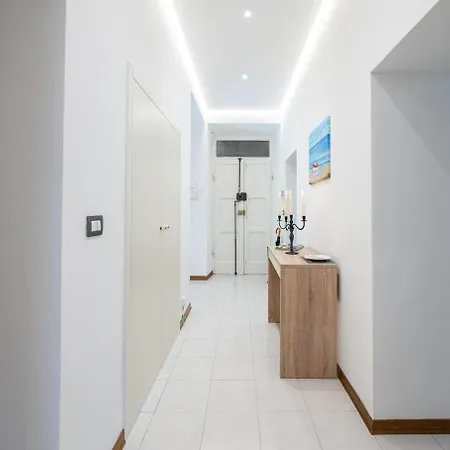 Elegant Fully Equipped In Center Of Perugia,parking Перуджа